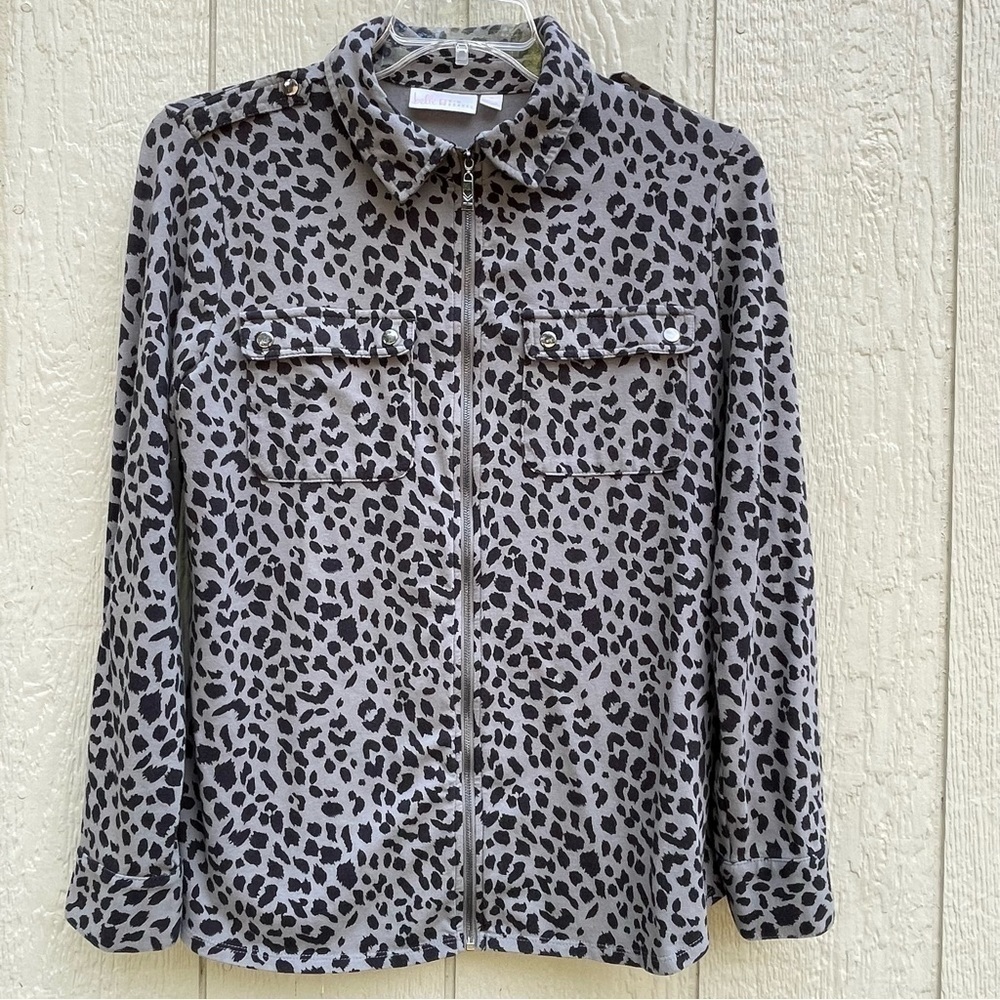 Belle By Kim Gravel sweatshirt Women's M‎ Animal print Roll Sleeve Tab , Utility